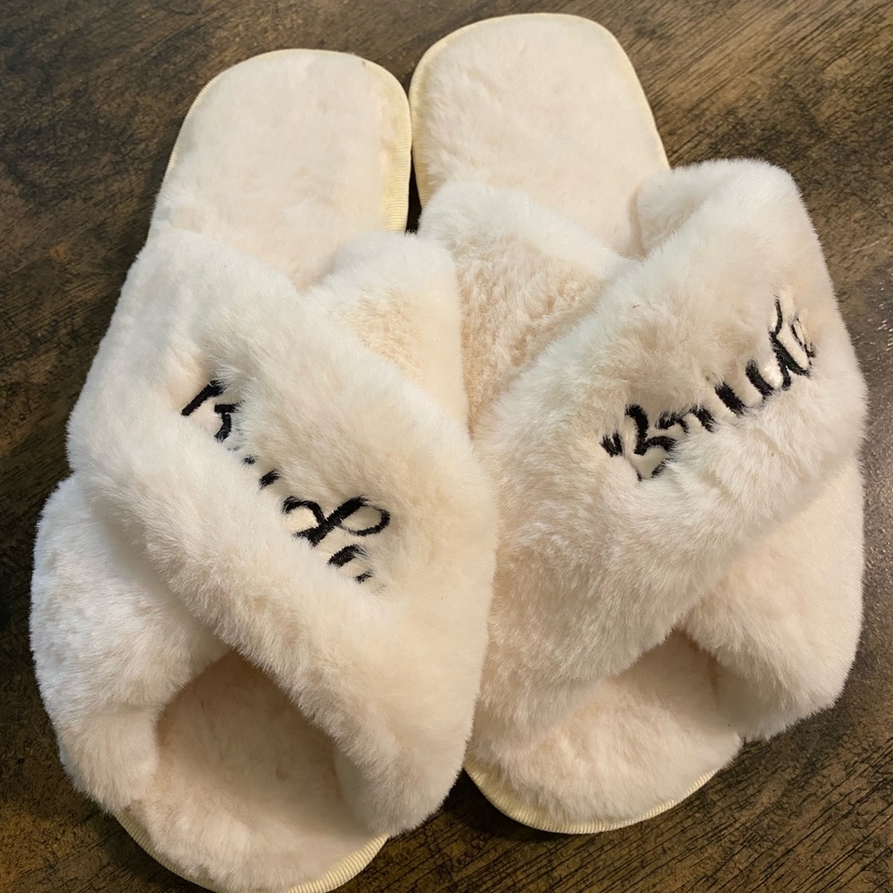Kendall & Kylie Cream Plush Slippers